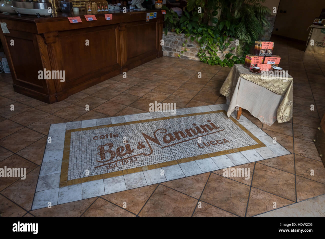 Bei & Nannini coffee. Lucca city street market stretches from the Porta  Santa Maria along the Via Borga Giannotti with everything from food to pets  Stock Photo - Alamy