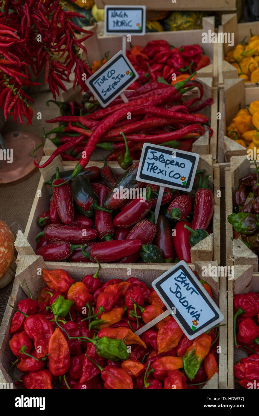 Borgo street market hi-res stock photography and images - Alamy