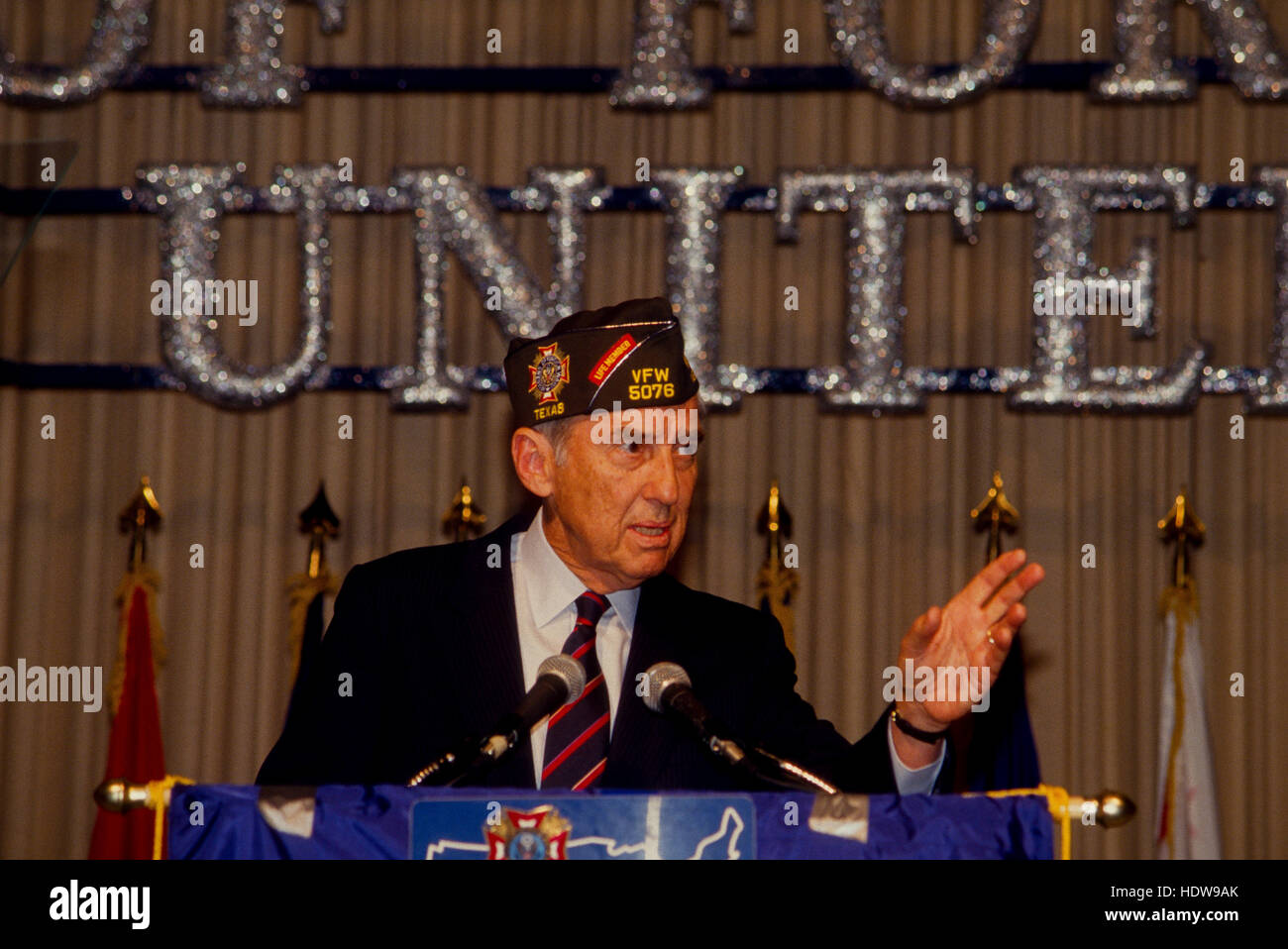 Chicago, Illinois, USA, 25th August, 1988 Vice-Presidential candidate Texas Democratic Senator Lloyd Bentsen addresses the National convention of Veterans of Foreign Wars in Chicago.  Credit: Mark Reinstein Stock Photo