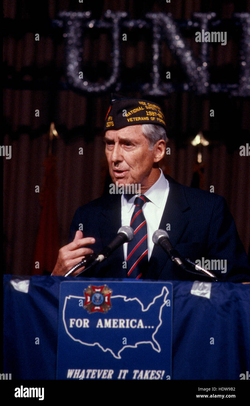 Chicago, Illinois, USA, 25th August, 1988 Vice-Presidential candidate Texas Democratic Senator Lloyd Bentsen addresses the National convention of Veterans of Foreign Wars in Chicago.  Credit: Mark Reinstein Stock Photo