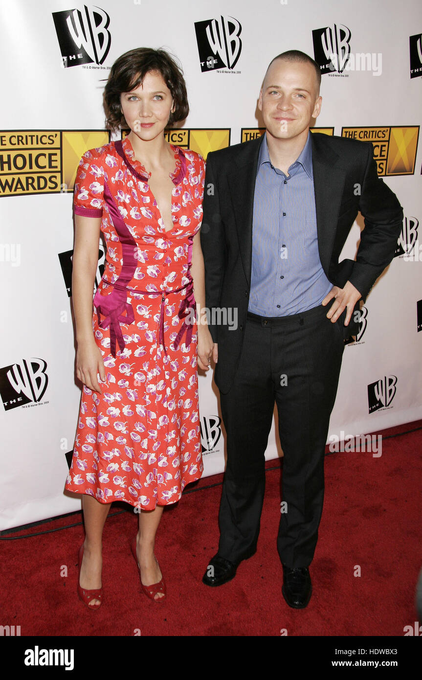 Peter Sarsgaard and Maggie Gyllenhaal arrives at the 10th Annnual Critic's Choice Awards in Los Angeles, California on Sunday January 10, 2005. Photo credit: Francis Specker Stock Photo