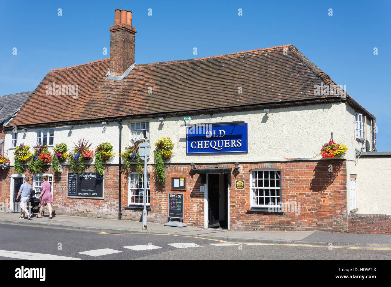 Old Chequers Pub, The Broadway, Thatcham, Berkshire, England, United Kingdom Stock Photo