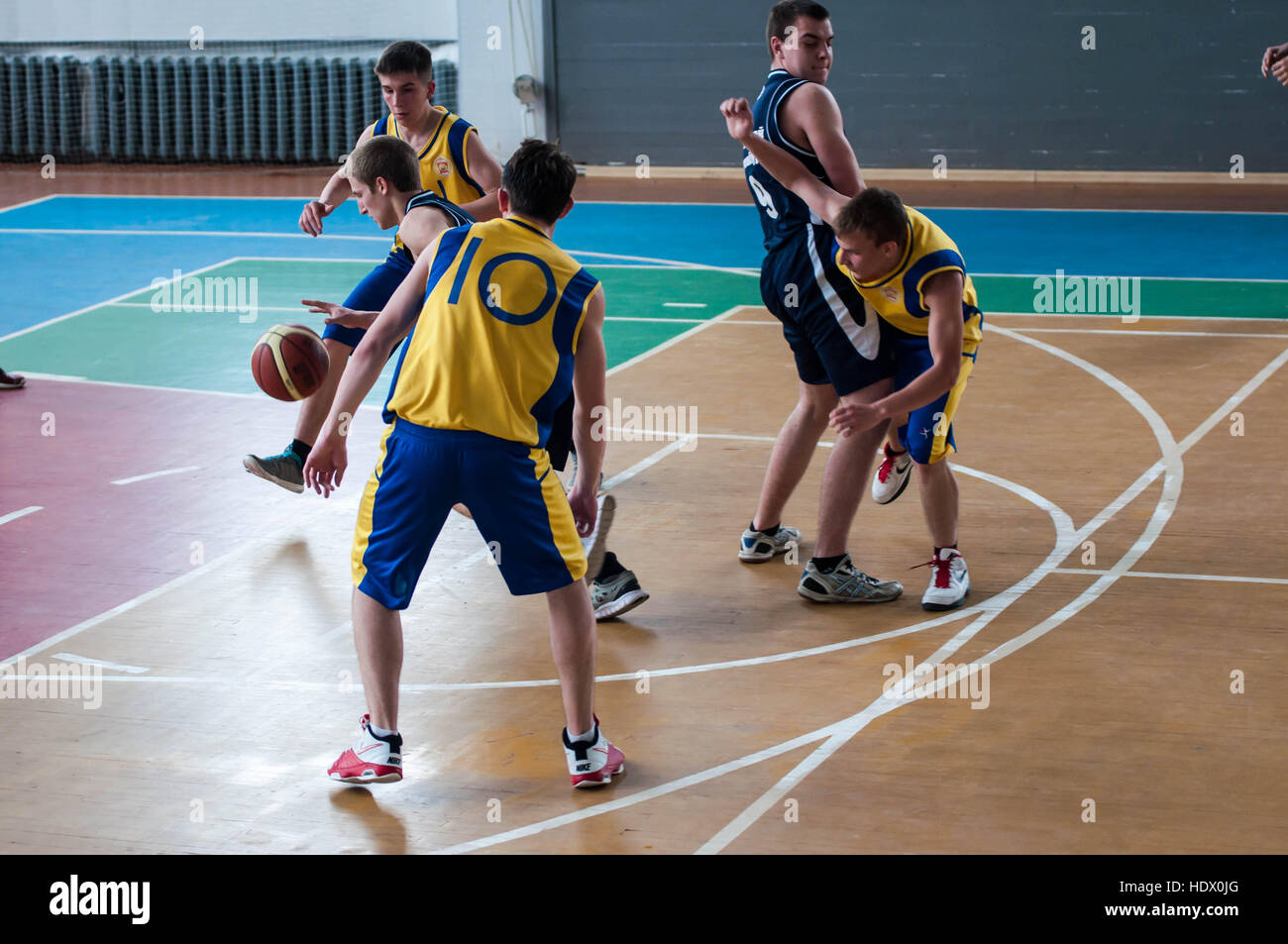 Orenburg, Russia - 15 May 2015: Boys play basketball for the Cup High  School Basketball League Stock Photo - Alamy