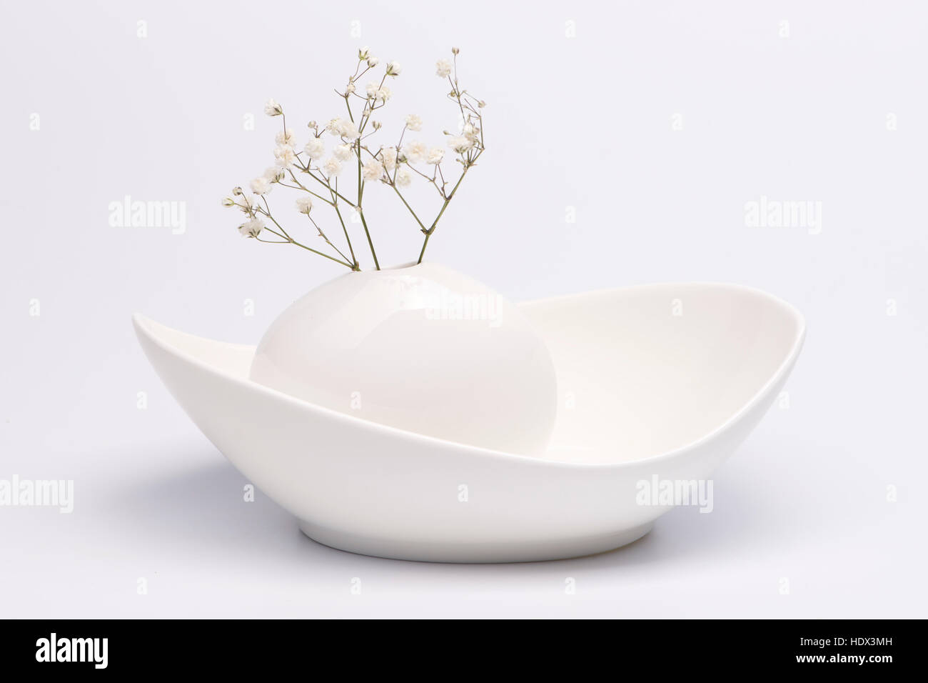 White plate and flower vase Stock Photo Alamy