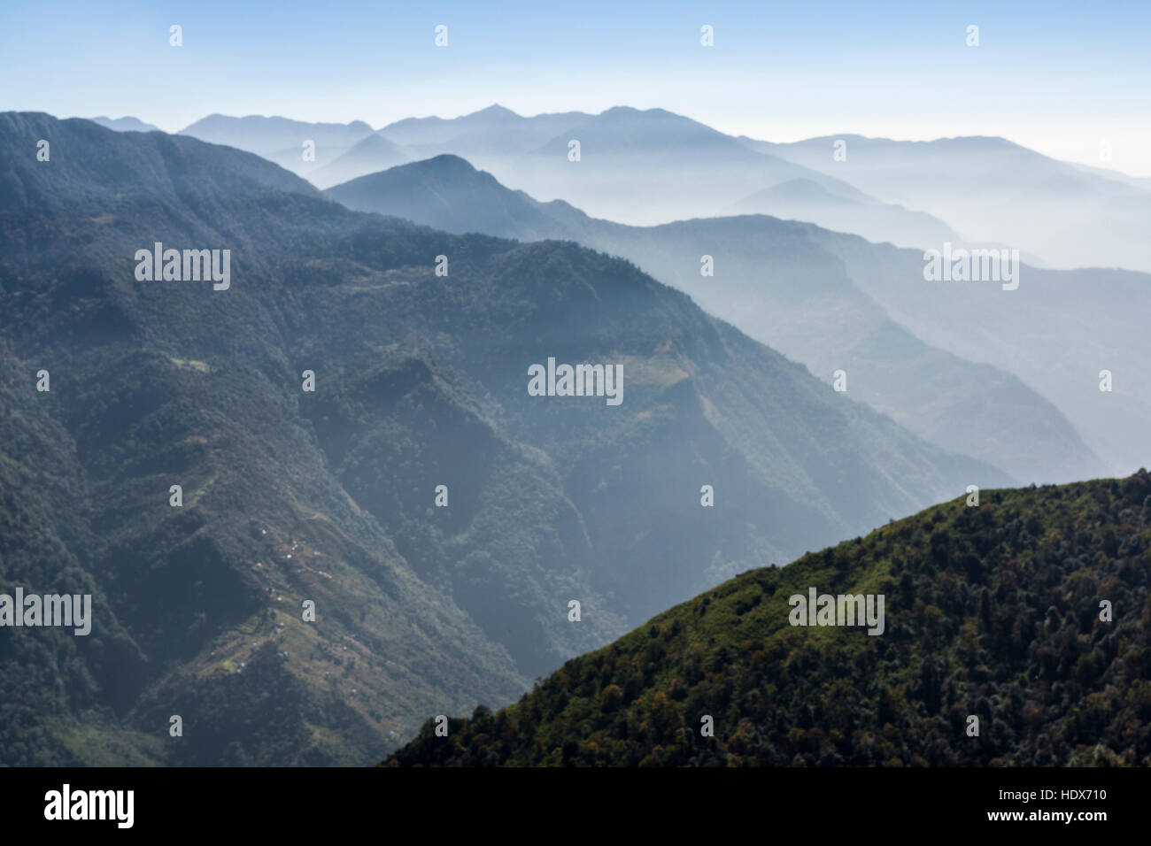 Fog covered mountains hi-res stock photography and images - Alamy