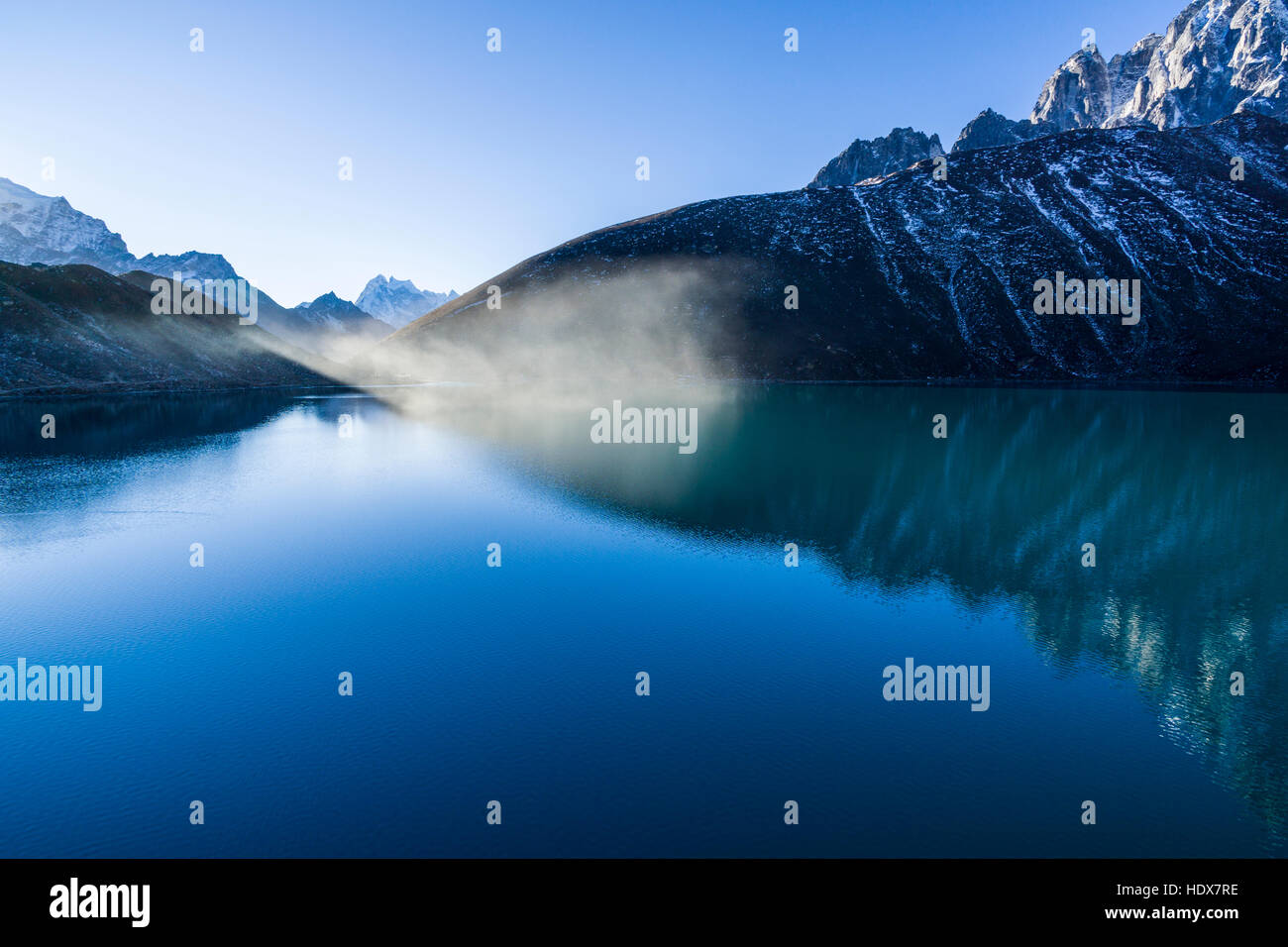 Fog over lake hi-res stock photography and images - Alamy