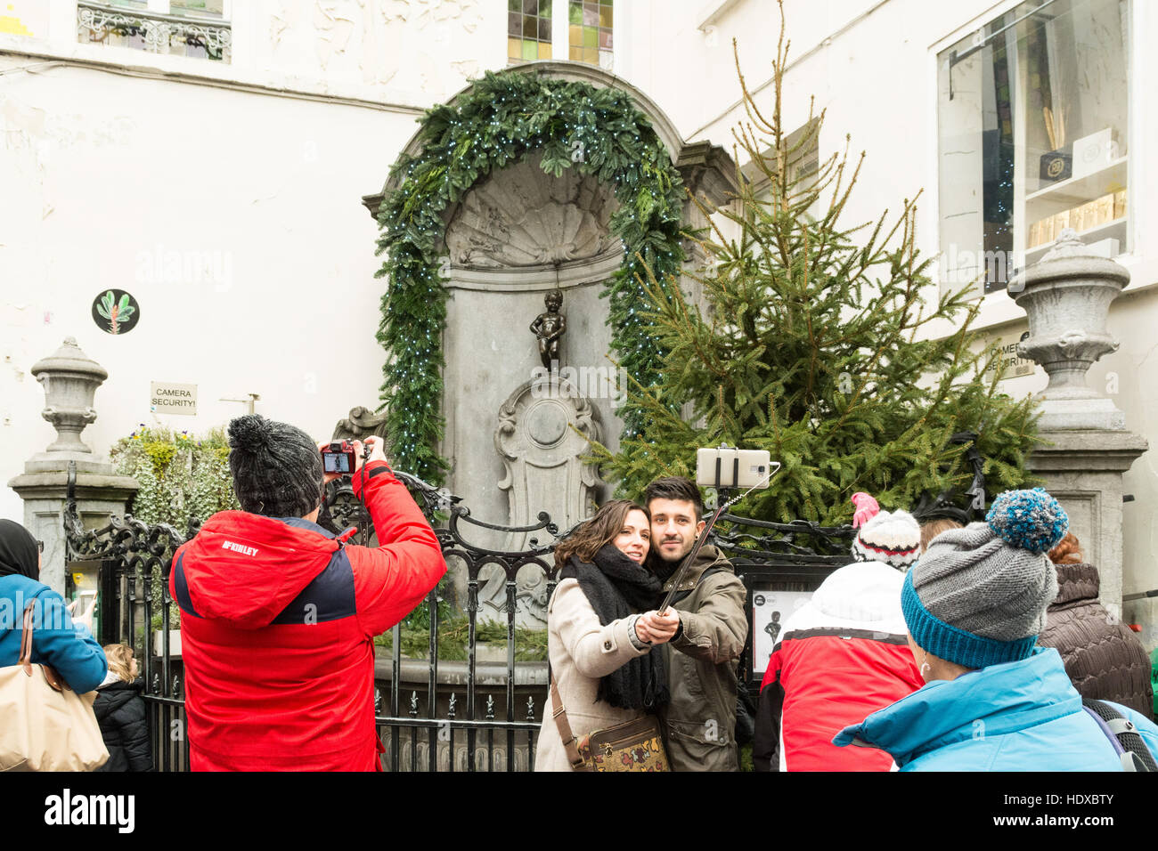 Manneken Pis peeing boy statue Brussels, Belgium Stock Photo Alamy
