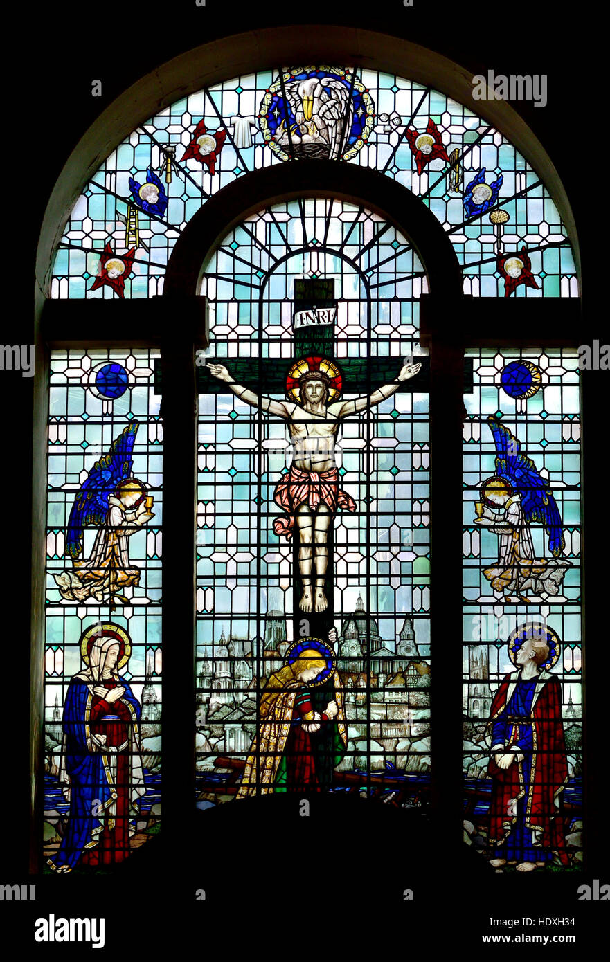 London England, UK. Church of the Holy Sepulchre / St Sepulchre Without Newgate. Stained Glass Window: the Crucifixion, with the London skyline behind Stock Photo