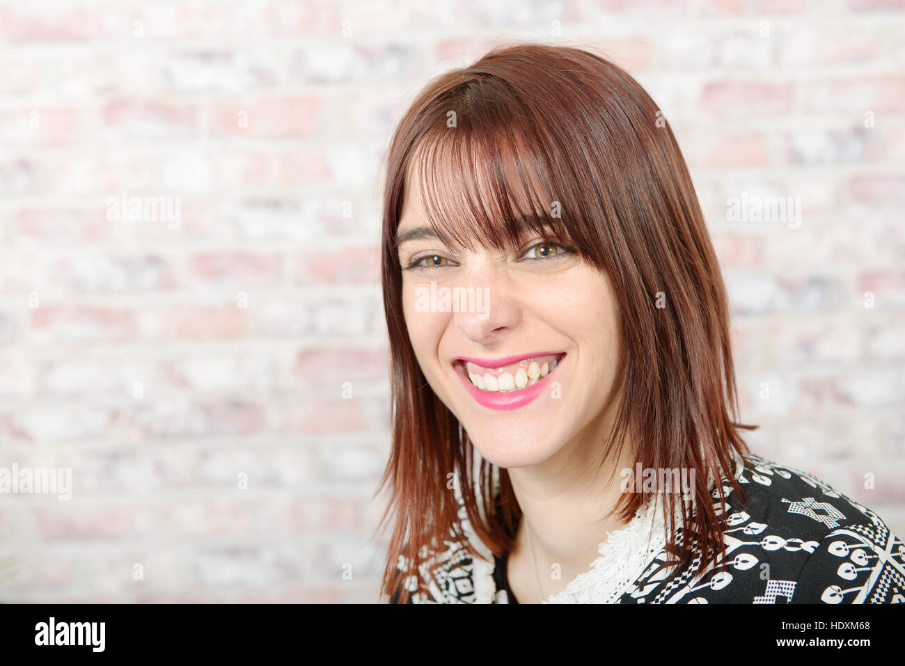 Portrait of a beautiful young woman smiling Stock Photo - Alamy
