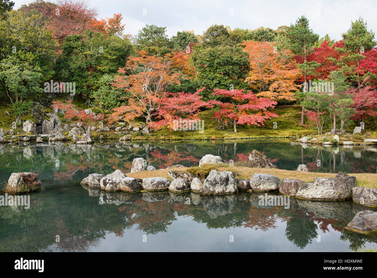 Autumn leaves in full color in the Sogen garden at Tenryu-ji Temple, Kyoto, Japan Stock Photo