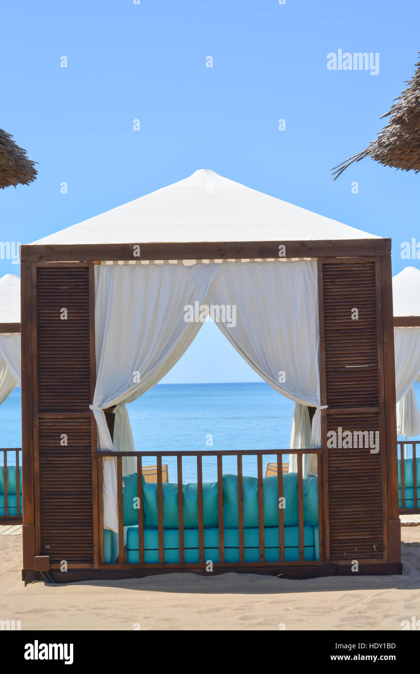 Canopy protection hi-res stock photography and images - Alamy