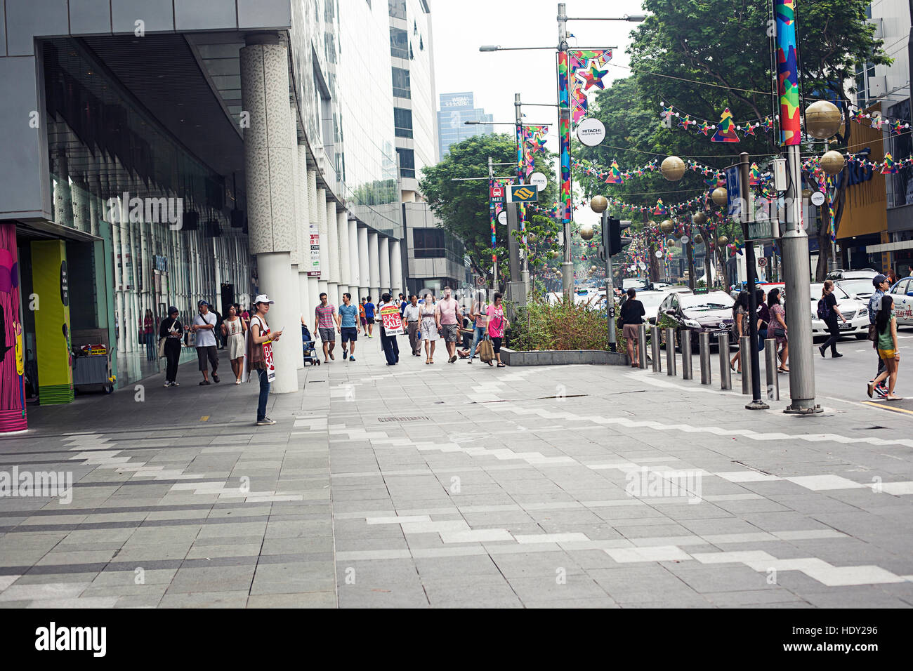 Traffic in the central sreet in Singapore Stock Photo - Alamy