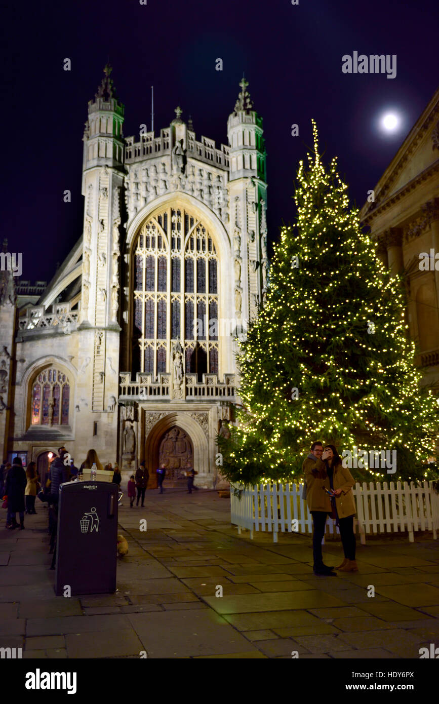 Bath Abbey with Christmas tree in front at night Stock Photo - Alamy