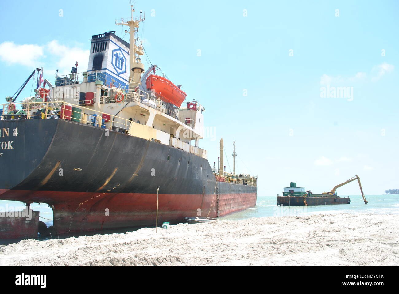 Ran aground oil tanker ship in Thailand Stock Photo Alamy