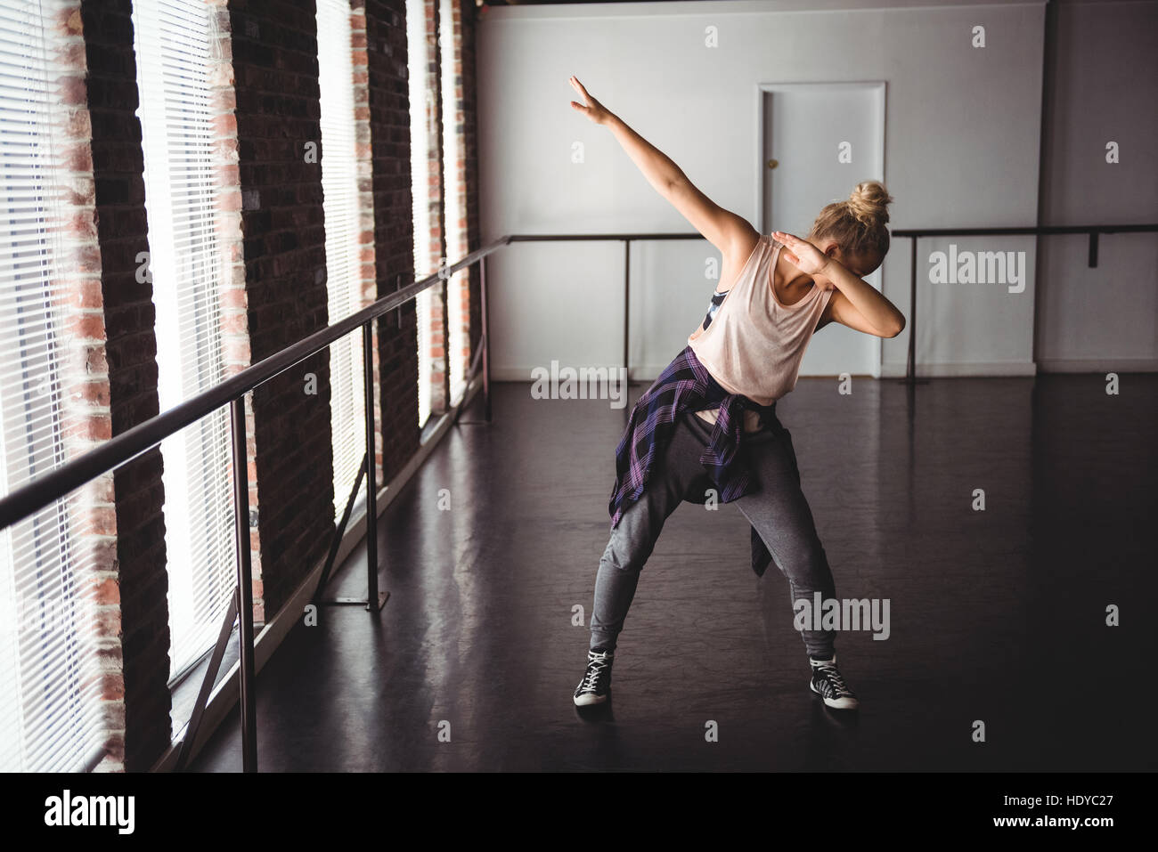 Dab dance hires stock photography and images Alamy