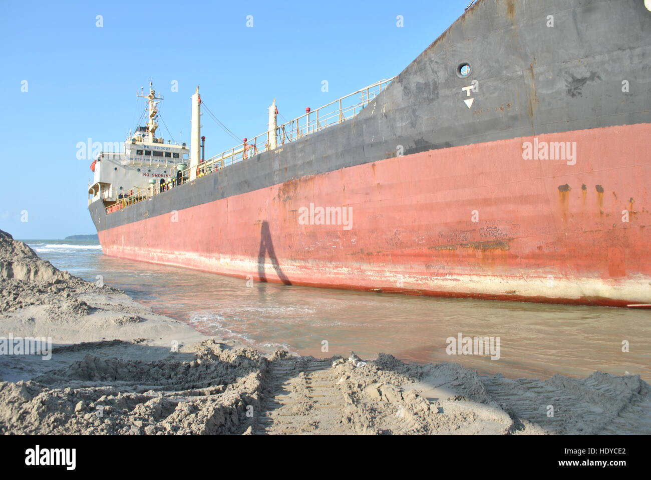 Ran aground oil tanker ship in Thailand Stock Photo Alamy