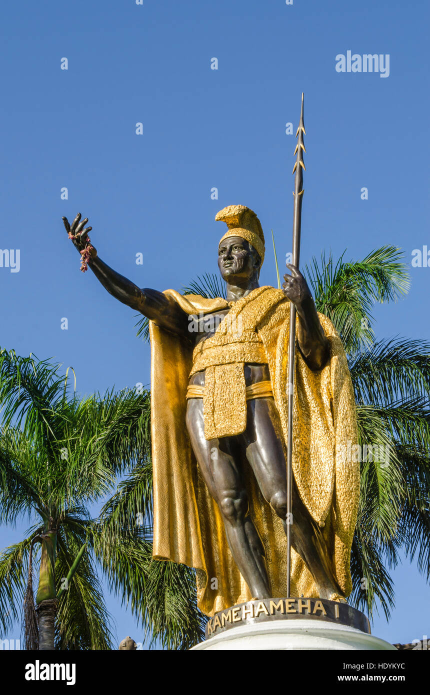 King Kamehameha statue stands in front of Aliiolani Hale (Hawaii State Supreme Court), Honolulu