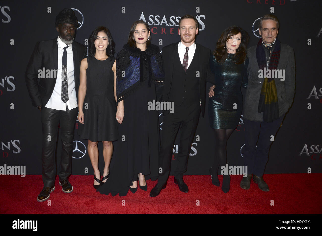 Michael K. Williams, Michelle Lin, Marion Cotillard, Michael Fassbender, Essie Davis and Jeremy Irons attend the 'Assassin's Creed' special screening at AMC Empire on December 13, 2016 in New York. | Verwendung weltweit/picture alliance Stock Photo