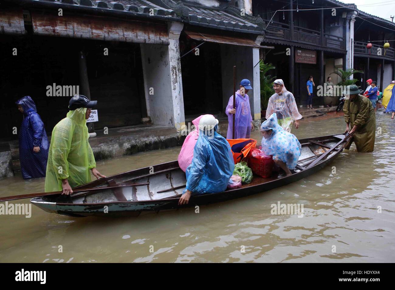 Hanoi, Vietnam. 15th Dec, 2016. Local citizens travel by a boat on a flooded street in tourist attraction Hoi An ancient city of Quang Nam province, central Vietnam, Dec. 15, 2016. Heavy rains and upstream water have caused rising water level in Hoai River in Hoi An city from Wednesday night to Thursday noon. Credit:  VNA/Xinhua/Alamy Live News Stock Photo