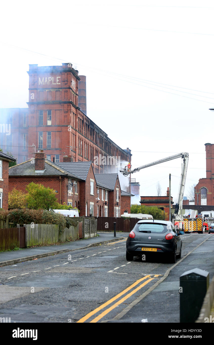 Oldham mill fire hires stock photography and images Alamy
