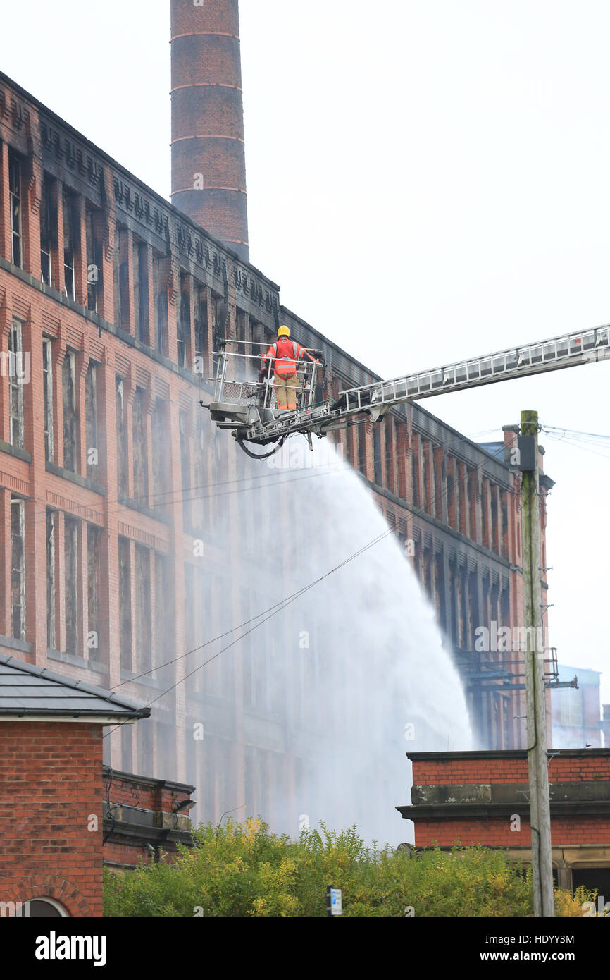 Oldham mill fire hires stock photography and images Alamy