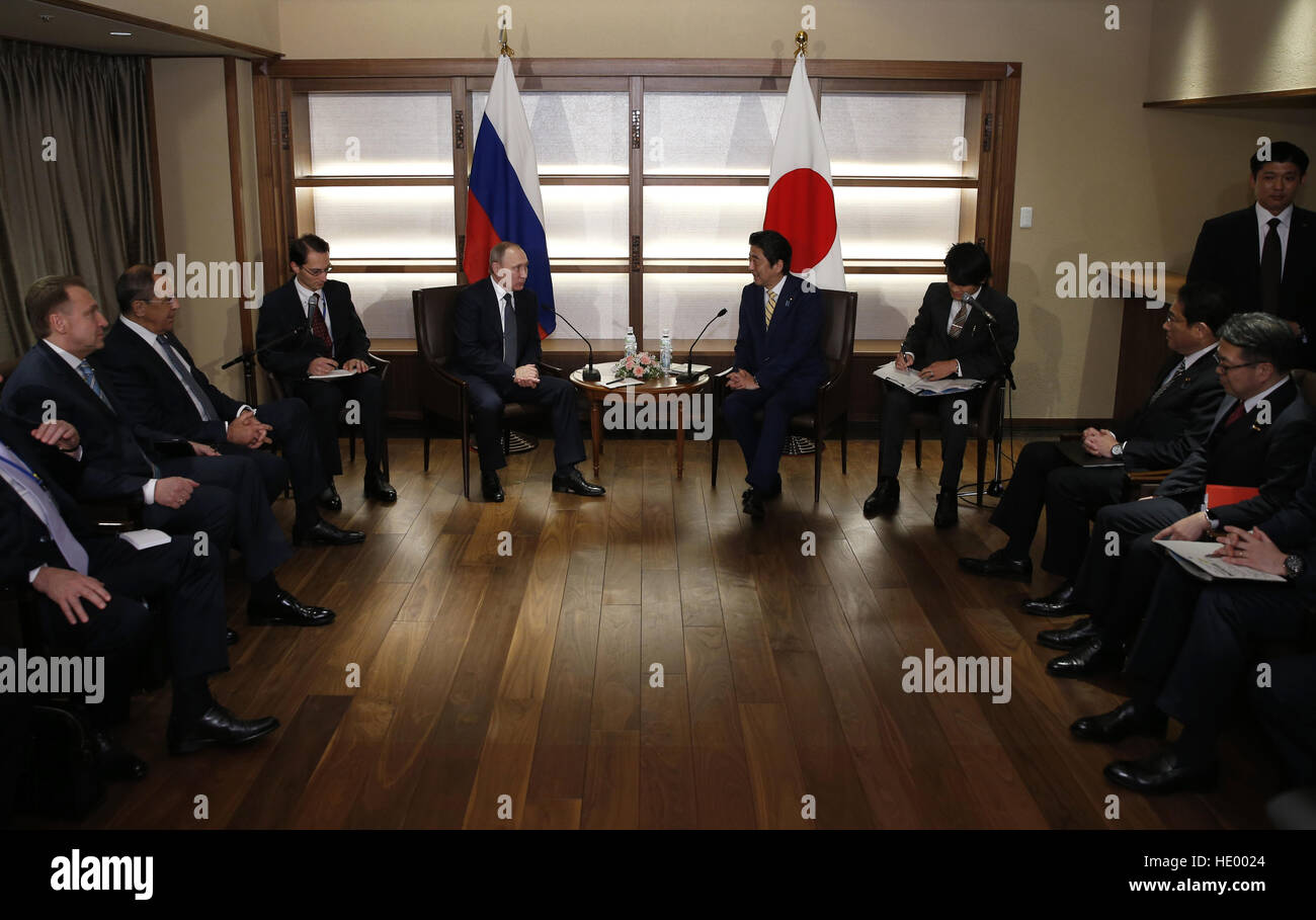 Nagato. 15th Dec, 2016. Russian President Vladimir Putin (Centre L) meets with Japanese Prime Minister Shinzo Abe (Centre R) in Nagato, Yamaguchi prefecture, Japan, Dec. 15, 2016. Russian President Vladimir Putin held talks with Japanese Prime Minister Shinzo Abe here on Thursday focusing on a decades-old territorial dispute and a post-war peace treaty. © Xinhua/Alamy Live News Stock Photo