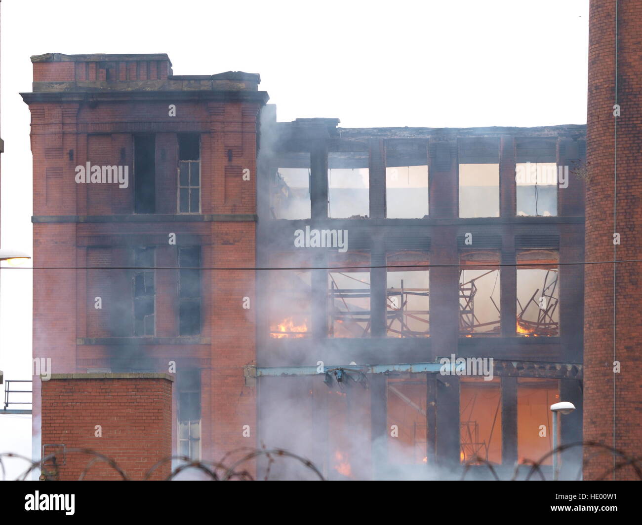 Oldham, UK. 15th Dec, 2016. Emergency services have evacuated more than