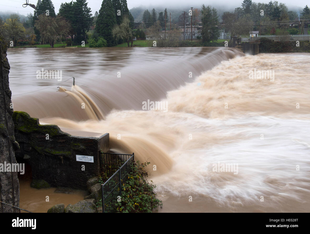 Roseburg, Oregon, USA. 15th Dec, 2016. High water rushes overt the Winchester Dam near Roseburg