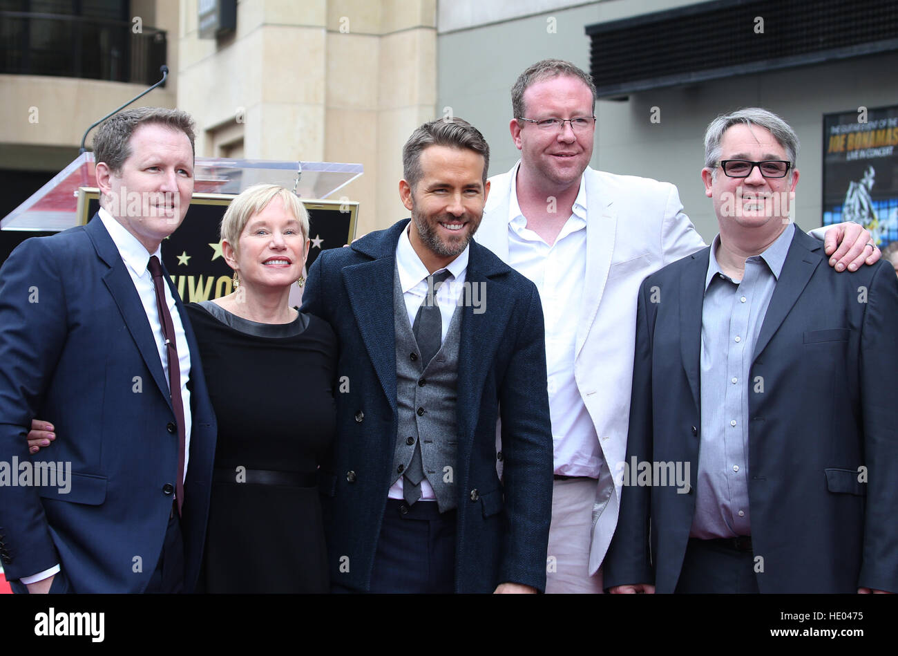 Hollywood, USA. 15th Dec, 2016. Tammy Reynolds, Ryan Reynolds, Terry Reynolds, Patrick Reynolds