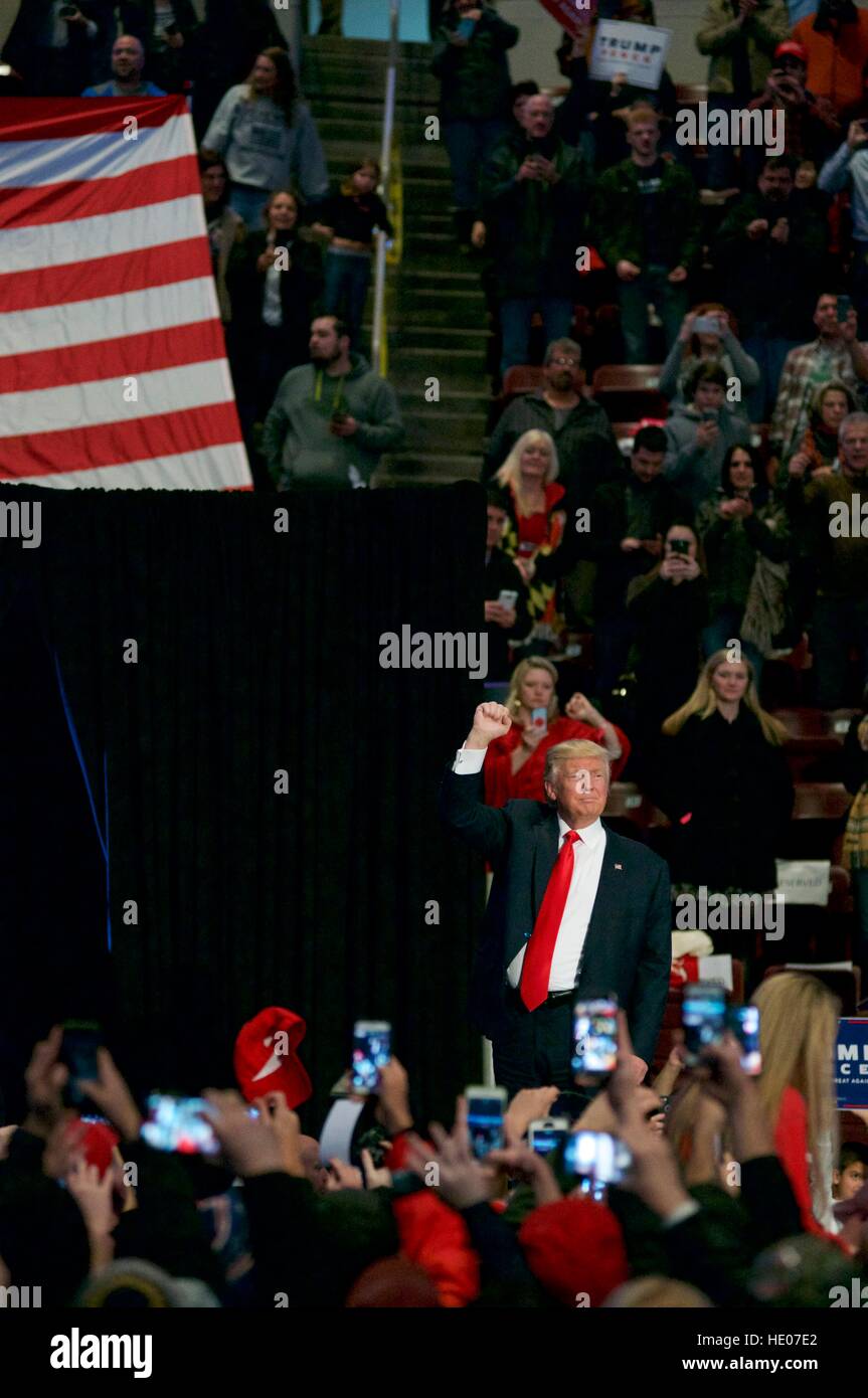 Hershey, Pennsyvlania, USA. 15th Dec, 2016. President-Elect Donald Trump and Vice-President-Elect Mike Pence hold a post-election Thank You Tour event of at the Giant Center in Hershey, PA. Credit: Bastiaan Slabbers/Alamy Live News Stock Photo