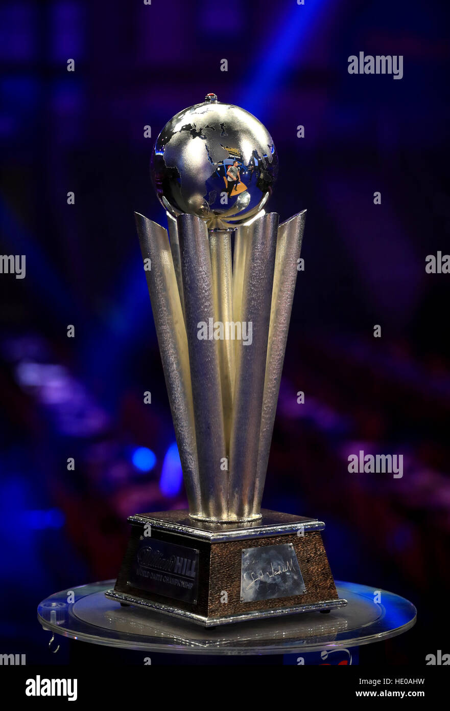 Sid waddell trophy hires stock photography and images Alamy