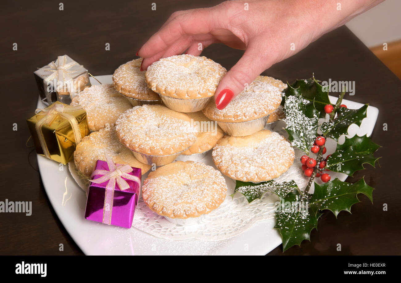 Dusting of icing sugar hi-res stock photography and images - Alamy