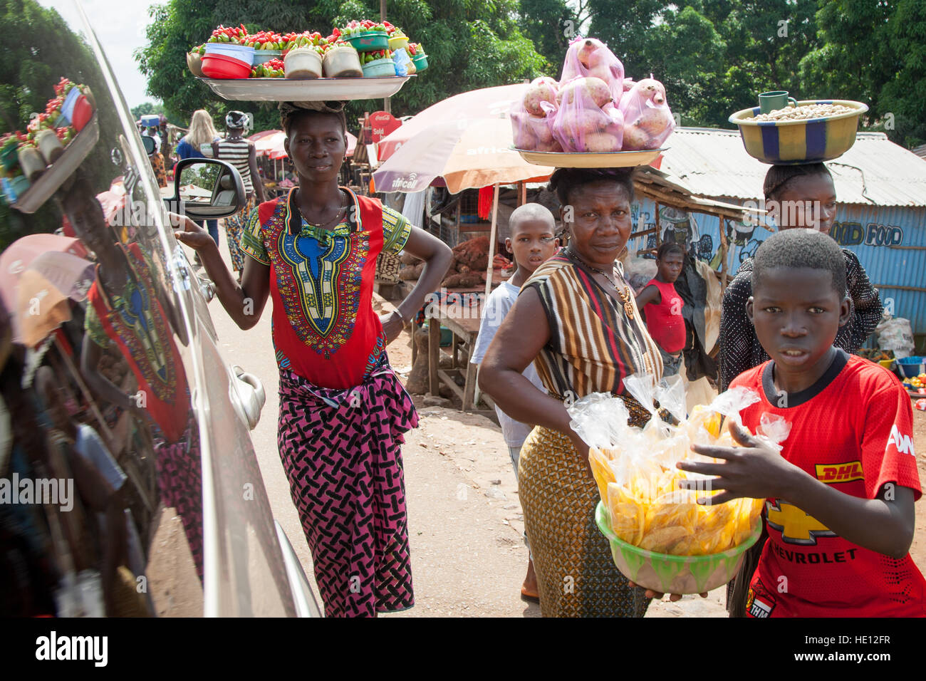 African people carrying baskets of food on their head Stock Photo Alamy
