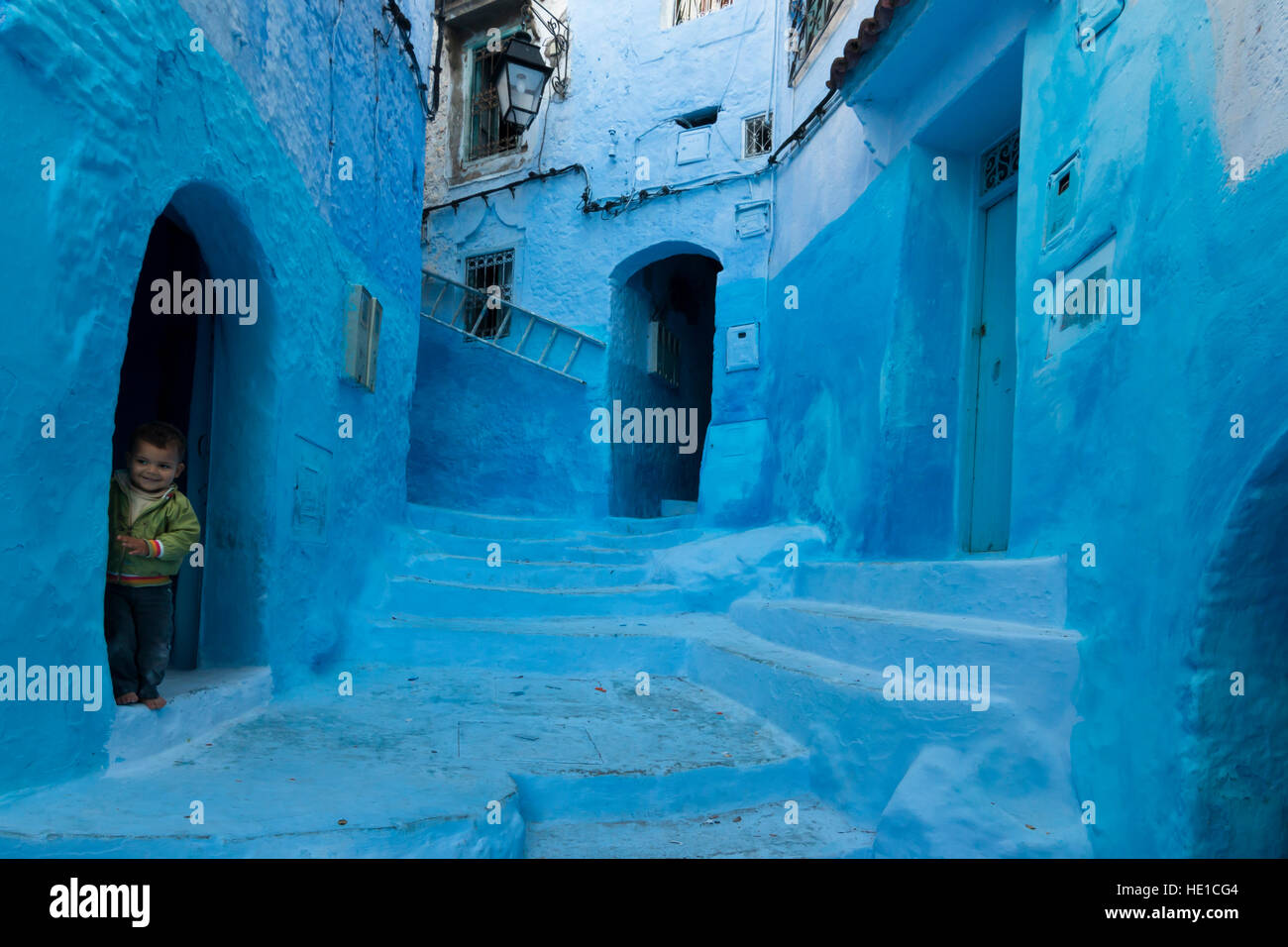 Toddler in the blue town of Chefchaouen, Marocco Stock Photo
