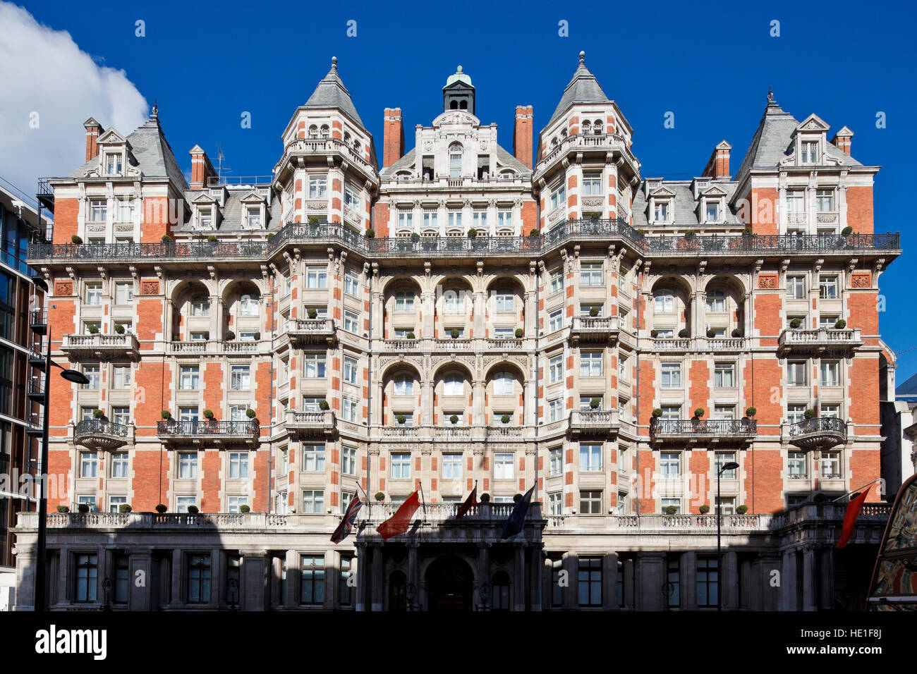Mandarin oriental hotel london hi-res stock photography and images - Alamy