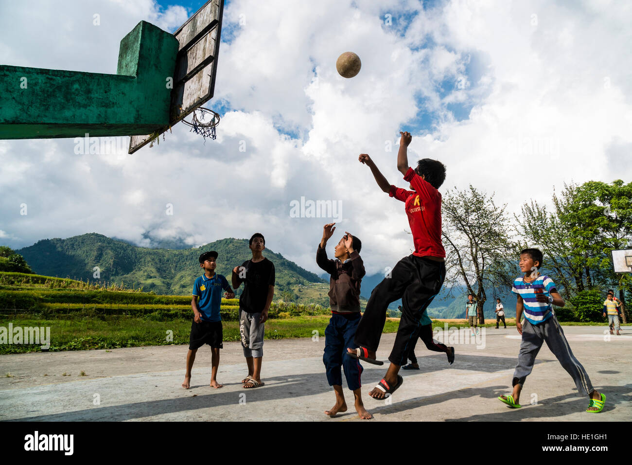 Group of children playing basketball hi-res stock photography and images -  Alamy