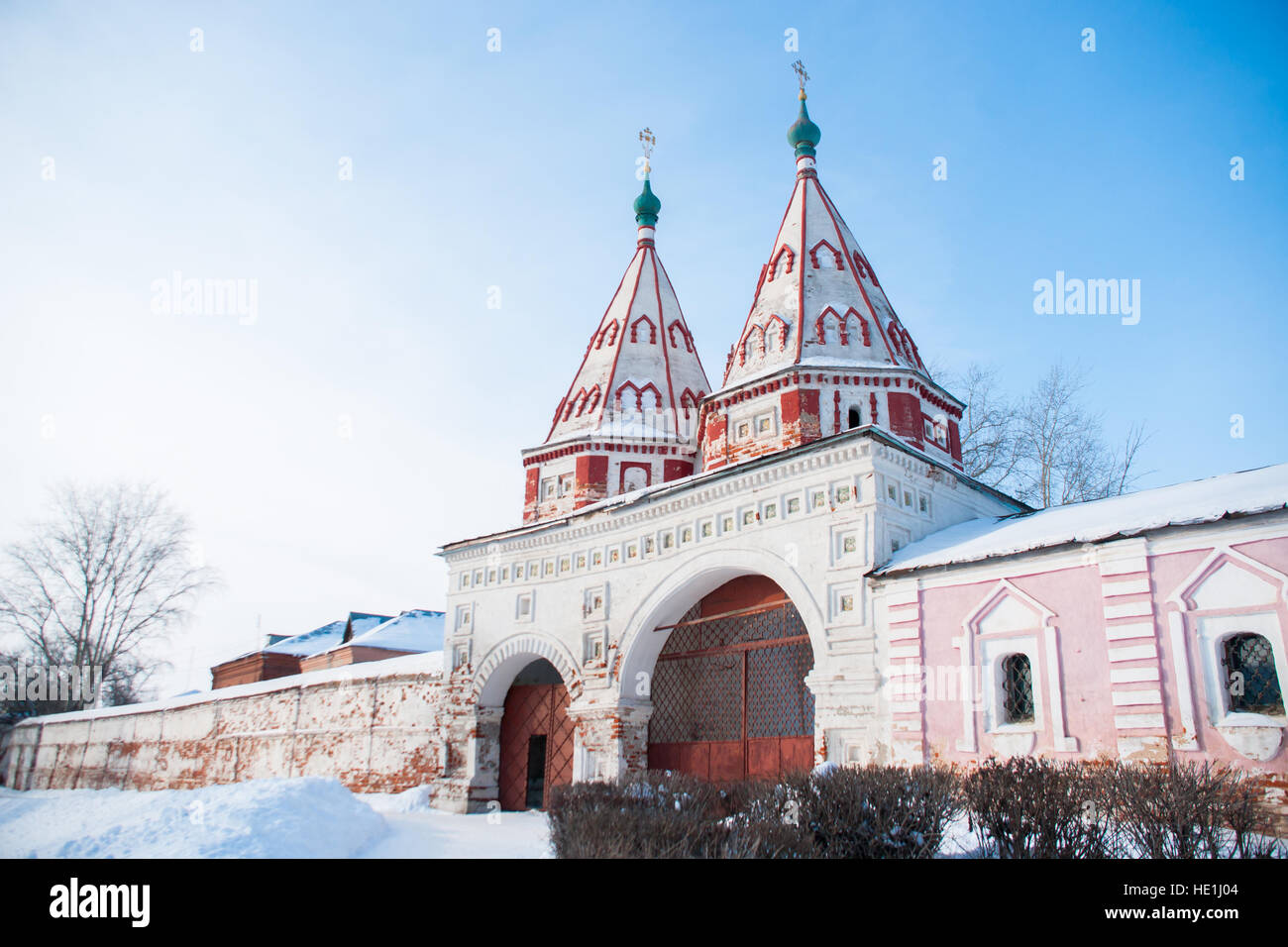 Gate of Rizopolozhensky monastery in Suzdal Stock Photo