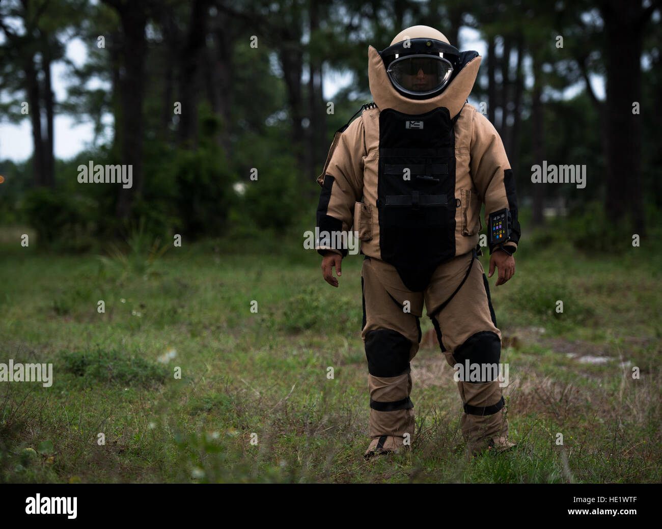 Eod 9 bomb suit hires stock photography and images Alamy