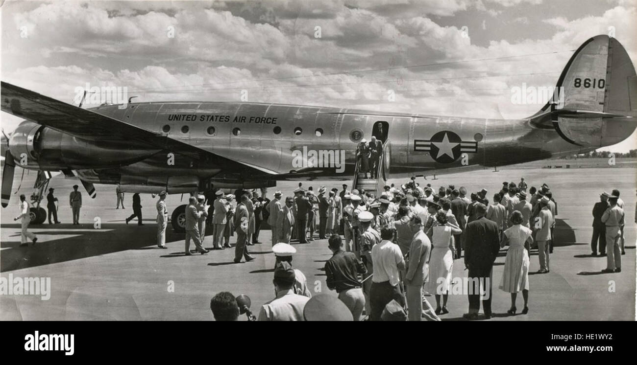 President Dwight D. Eisenhower and First Lady Mamie Eisenhower exit &quot;Air Force One,&quot; a Lockheed Constellation named Columbine II in 1953. Stock Photo