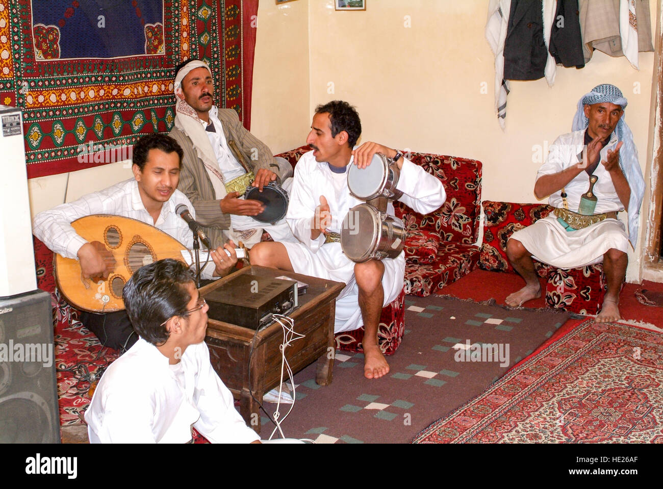 Yemen traditional music hi-res stock photography and images - Alamy
