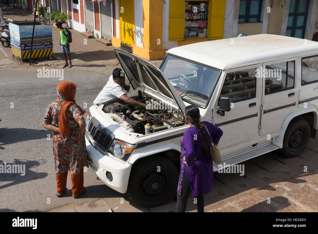 car breakdown failure overheat stopped jeep street Stock Photo