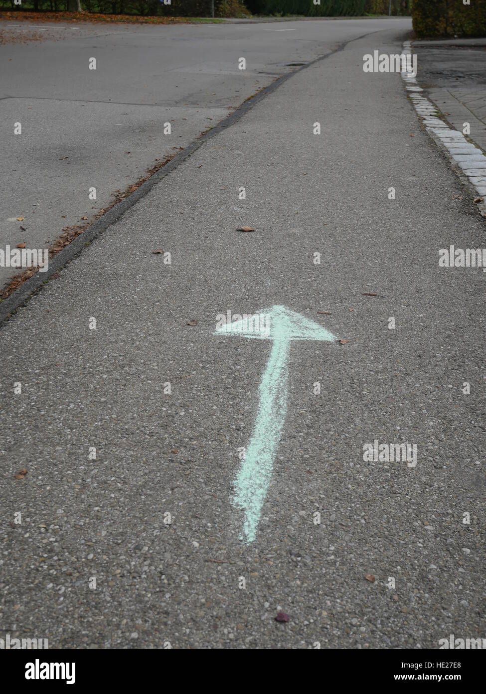 Chalk arrow hi-res stock photography and images - Alamy