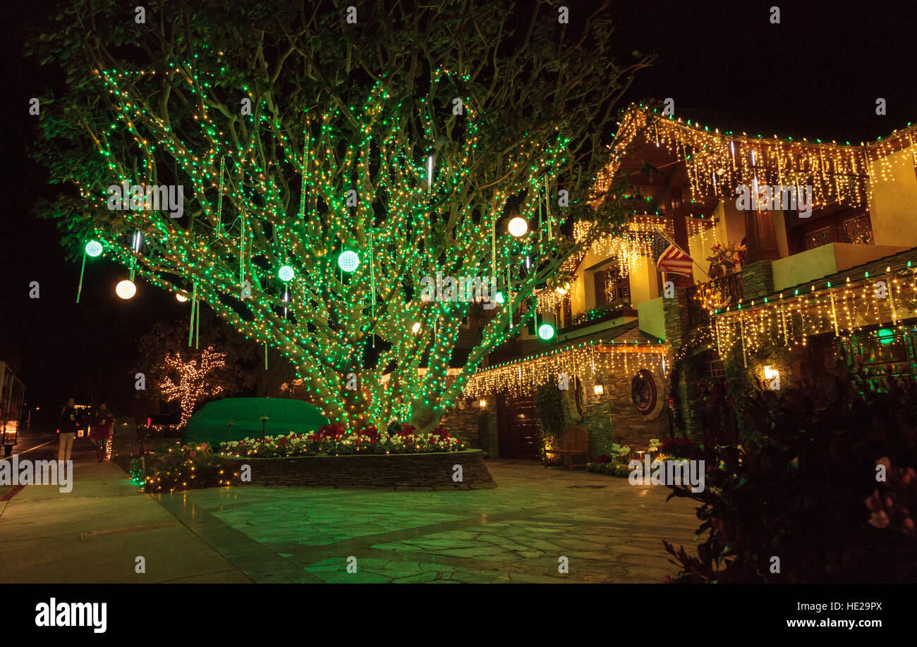 Colorful holiday lights on a home along the harbor at Balboa Island ...