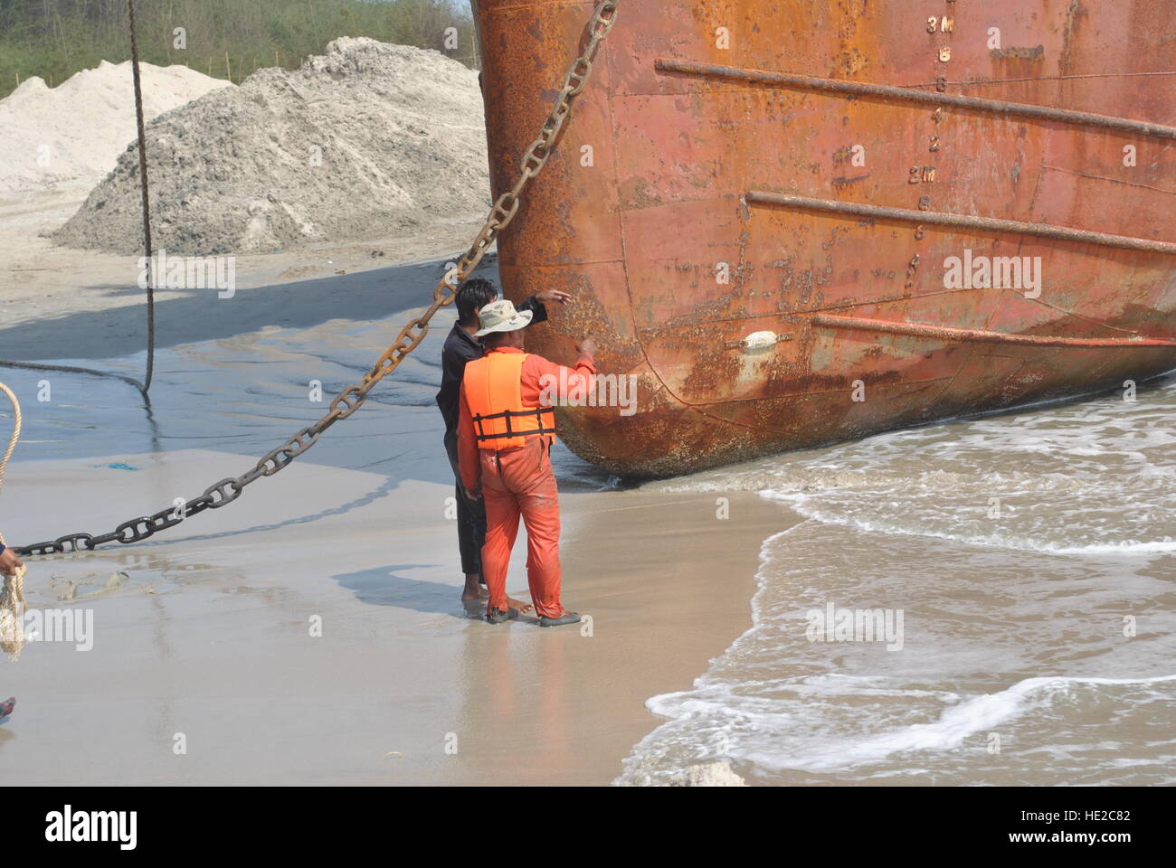Ran aground oil tanker ship in Thailand Stock Photo Alamy
