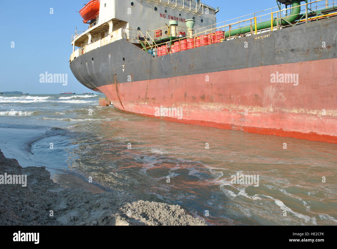 Ran aground oil tanker ship in Thailand Stock Photo Alamy