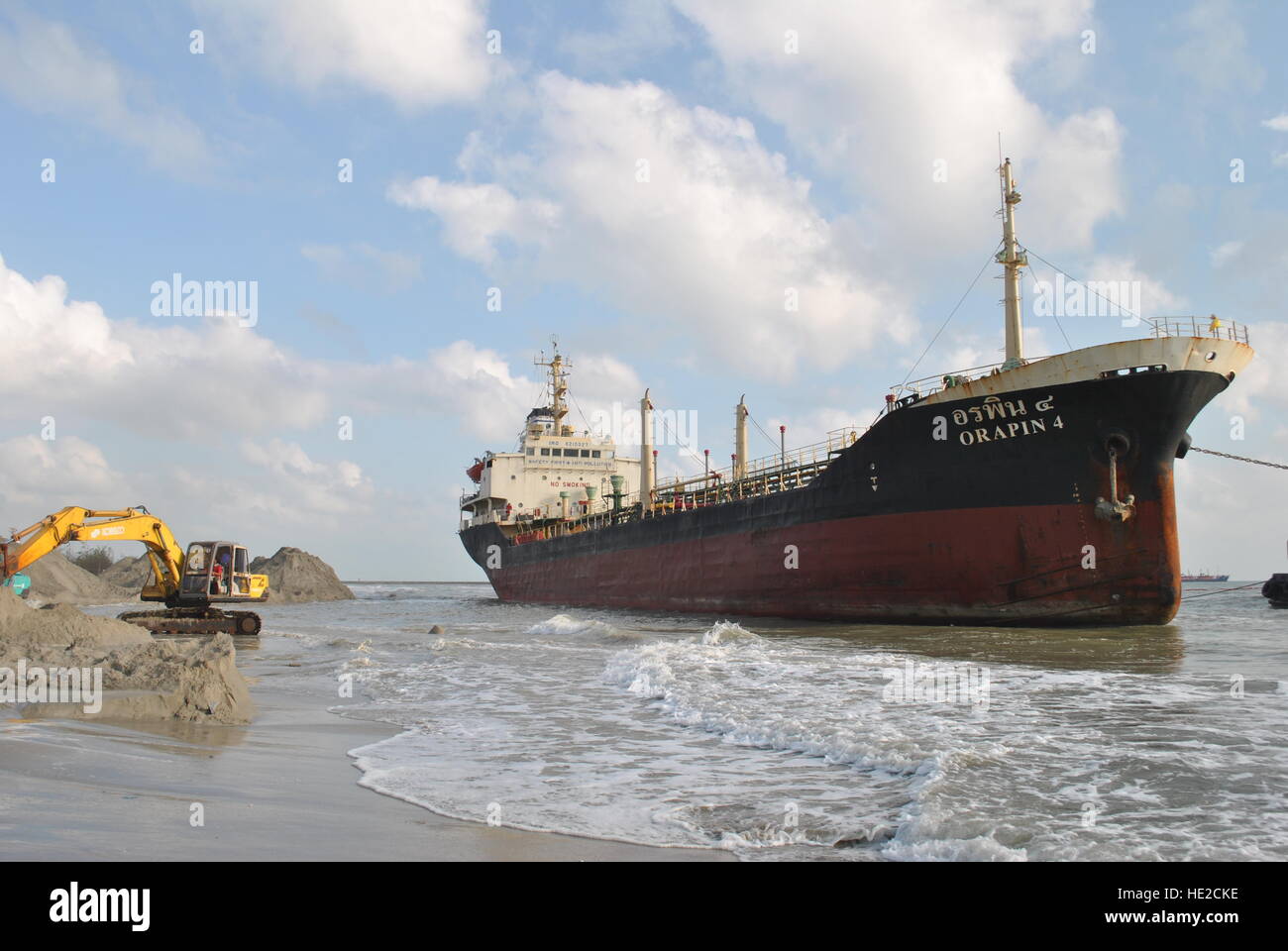 Ran aground oil tanker ship in Thailand Stock Photo Alamy