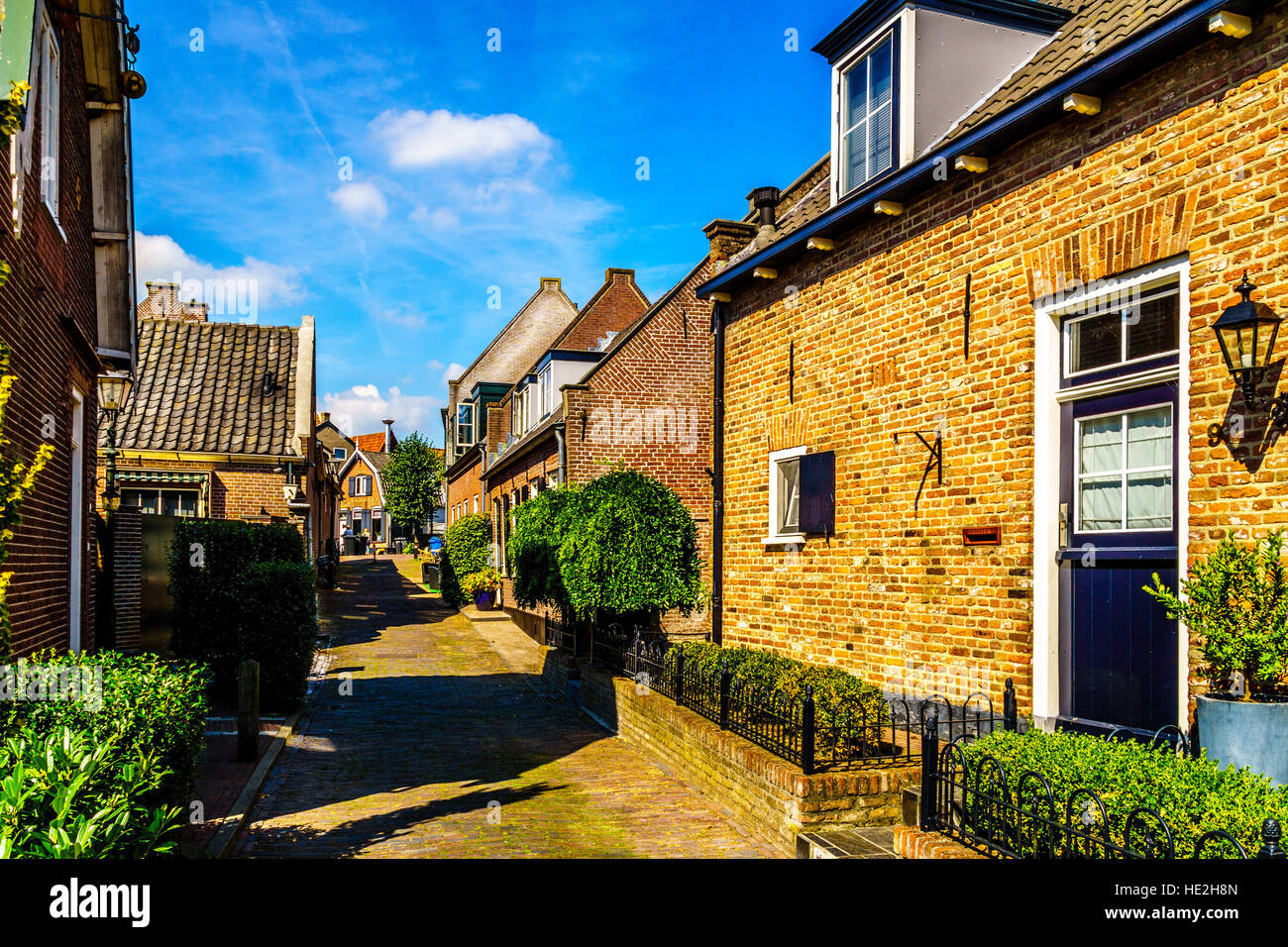 Row house living street hi-res stock photography and images - Alamy