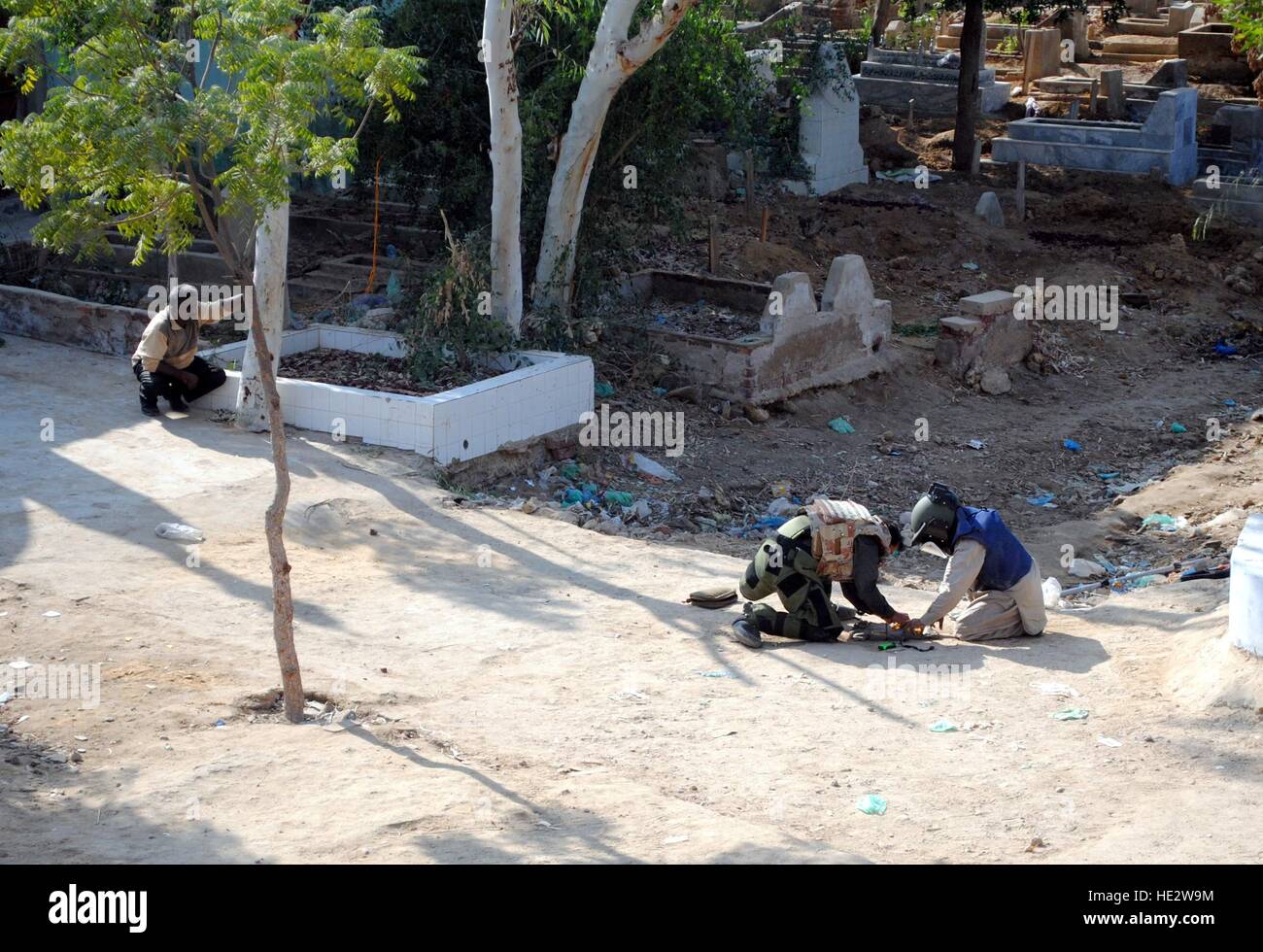 Hyderabad, Pakistan. 16th Dec, 2016. Bomb disposal squad BDS are defusing the suicide jacket at Imani Shah colony © Janali Laghari/Pacific Press/Alamy Live News Stock Photo