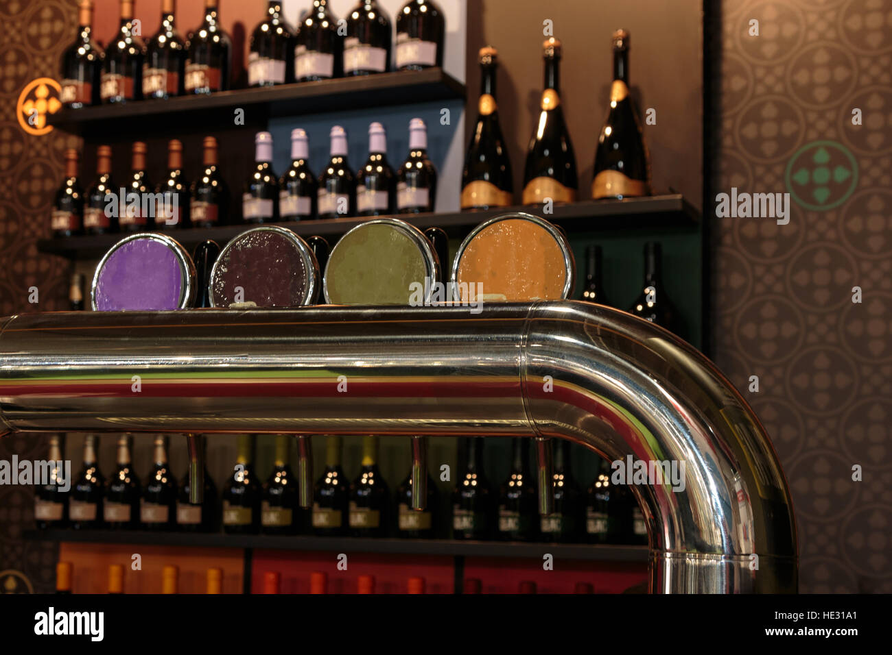 Tapping beer can hires stock photography and images Alamy