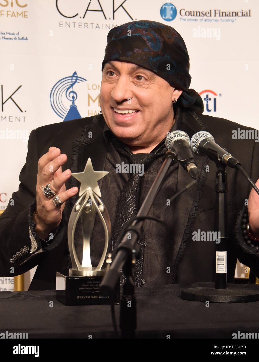 Legendary guitarist Steven Van Zandt receives the Long Island Music